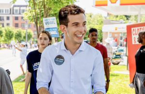 Latino, Juif et Gay : Joe Vogel peut apporter la diversité au Congrès